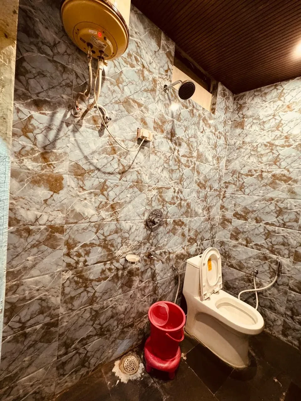 NEW BASERA HOTEL Sitapur [Attached Bathroom]